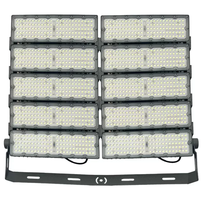 alt="Reflector LED Stadium 1000W Idealux para iluminación profesional de canchas de fútbol 7 y 11."
