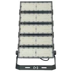 alt="Reflector LED Stadium 500W Idealux, potente y eficiente para iluminación deportiva de canchas de fútbol 5, 7 y 11, y otros espacios deportivos."
